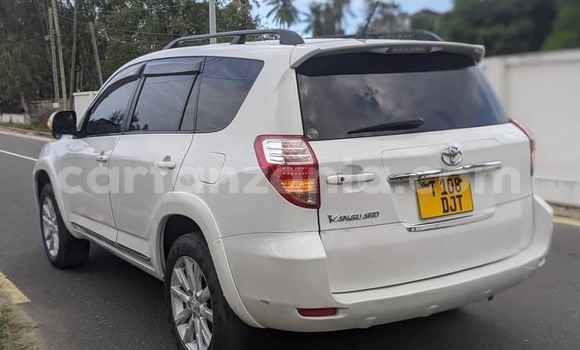 Buy Used Toyota Vanguard White Car in Bagamoyo in Pwani Buy Used Toyota Vanguard White Car in Bagamoyo in Pwani