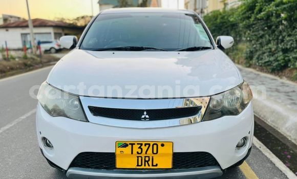 Nunua Ilio tumika Mitsubishi Outlander Nyeupe Gari ndani ya Bahi nchini Dodoma