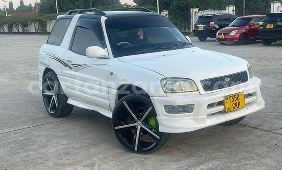 Buy Used Toyota RAV4 White Car in Babati Urban in Manyara Buy Used Toyota RAV4 White Car in Babati Urban in Manyara