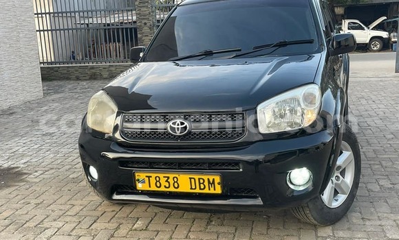 Nunua Ilio tumika Toyota RAV4 Nyeusi Gari ndani ya Babati Mjini nchini Manyara
