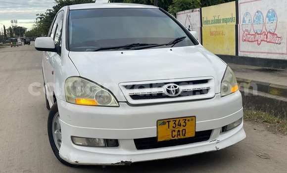 Buy Used Toyota Ipsum White Car in Babati Urban in Manyara