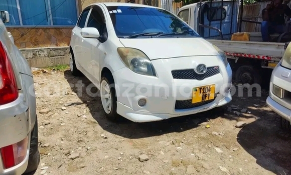 Buy Used Toyota Vitz White Car in Dodoma in Dodoma