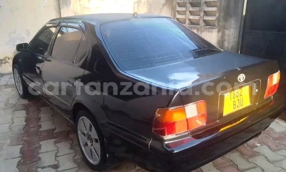 Nunua Ilio tumika Toyota Camry Nyeusi Gari ndani ya Dodoma nchini Dodoma