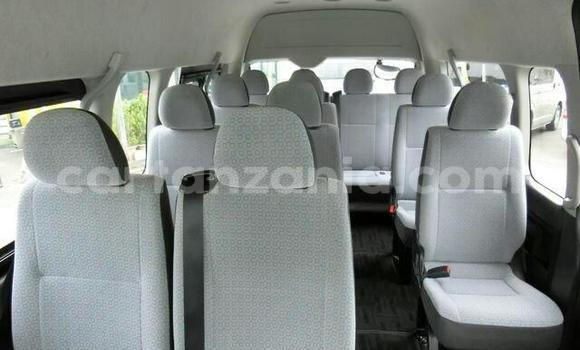 Buy Used Toyota Hiace White Car in Tunduru in Ruvuma Buy Used Toyota Hiace White Car in Tunduru in Ruvuma