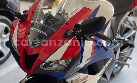 Nunua Ilio tumika Honda CBR Nyeupe Bike ndani ya Arusha nchini Arusha
