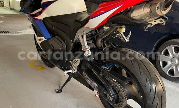 Buy Used Honda CBR White Bike in Arusha in Arusha Buy Used Honda CBR White Bike in Arusha in Arusha