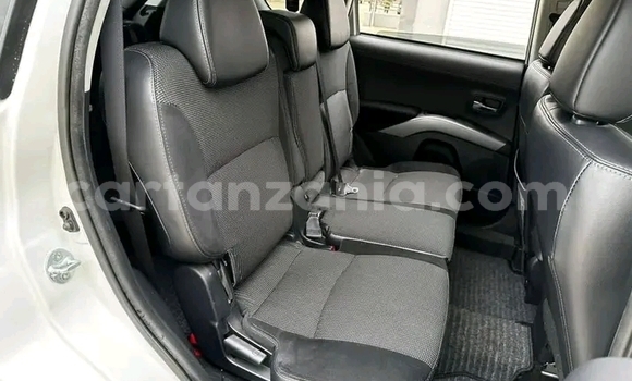 Nunua Ilio tumika Mitsubishi Outlander Nyeupe Gari ndani ya Biharamulo nchini Kagera