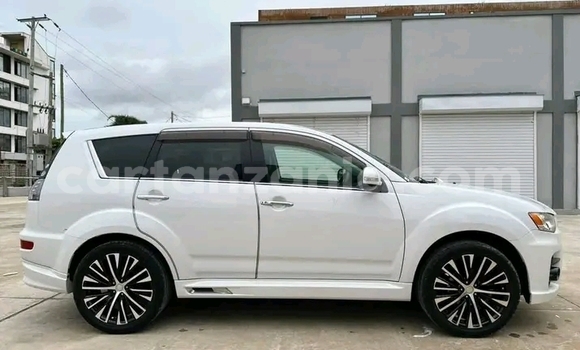 Nunua Ilio tumika Mitsubishi Outlander Nyeupe Gari ndani ya Biharamulo nchini Kagera Nunua Ilio tumika Mitsubishi Outlander Nyeupe Gari ndani ya Biharamulo nchini Kagera