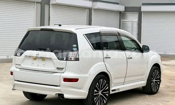 Nunua Ilio tumika Mitsubishi Outlander Nyeupe Gari ndani ya Biharamulo nchini Kagera Nunua Ilio tumika Mitsubishi Outlander Nyeupe Gari ndani ya Biharamulo nchini Kagera