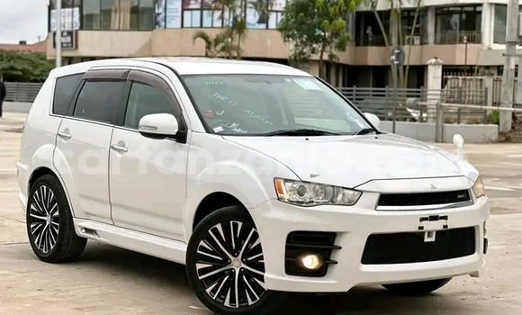 Nunua Ilio tumika Mitsubishi Outlander Nyeupe Gari ndani ya Biharamulo nchini Kagera Nunua Ilio tumika Mitsubishi Outlander Nyeupe Gari ndani ya Biharamulo nchini Kagera