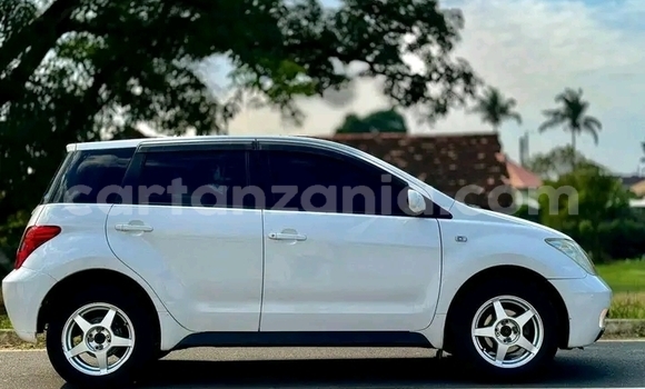 Nunua Ilio tumika Toyota IST Nyeupe Gari ndani ya Chato nchini Geita