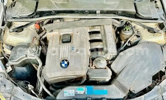 Nunua Ilio tumika BMW 3–Series Nyeupe Gari ndani ya Bunda nchini Mara