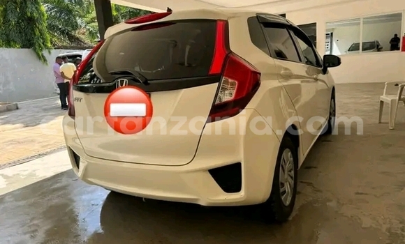 Nunua Ilio tumika Honda FIT Nyeupe Gari ndani ya Ileje nchini Songwe Nunua Ilio tumika Honda FIT Nyeupe Gari ndani ya Ileje nchini Songwe