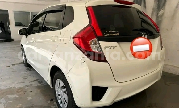 Nunua Ilio tumika Honda FIT Nyeupe Gari ndani ya Ileje nchini Songwe Nunua Ilio tumika Honda FIT Nyeupe Gari ndani ya Ileje nchini Songwe