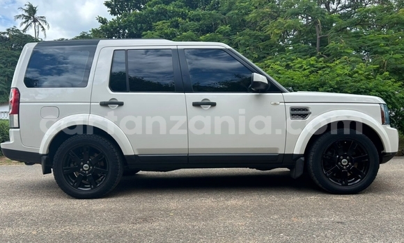 Buy Used Land Rover Discovery White Car in Dar es Salaam in Dar es Salaam