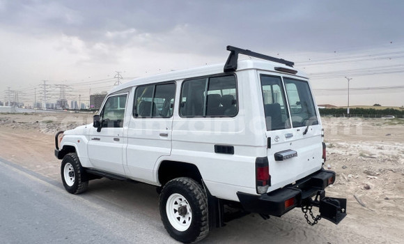 Nunua Imported Toyota Land Cruiser Nyeupe Gari ndani ya Dar es Salaam nchini Dar es Salaam Nunua Imported Toyota Land Cruiser Nyeupe Gari ndani ya Dar es Salaam nchini Dar es Salaam