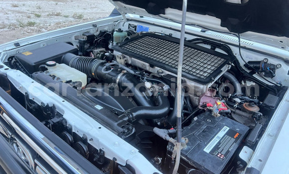 Nunua Imported Toyota Land Cruiser Nyeupe Gari ndani ya Dar es Salaam nchini Dar es Salaam Nunua Imported Toyota Land Cruiser Nyeupe Gari ndani ya Dar es Salaam nchini Dar es Salaam