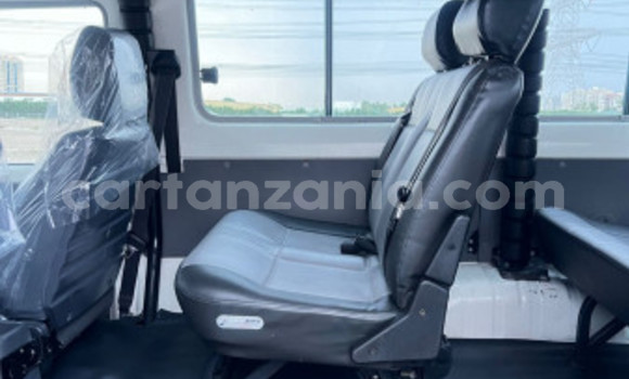 Nunua Imported Toyota Land Cruiser Nyeupe Gari ndani ya Dar es Salaam nchini Dar es Salaam Nunua Imported Toyota Land Cruiser Nyeupe Gari ndani ya Dar es Salaam nchini Dar es Salaam