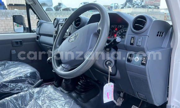 Nunua Imported Toyota Land Cruiser Nyeupe Gari ndani ya Dar es Salaam nchini Dar es Salaam Nunua Imported Toyota Land Cruiser Nyeupe Gari ndani ya Dar es Salaam nchini Dar es Salaam