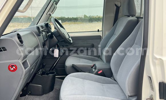 Buy Import Toyota Land Cruiser White Car in Dar es Salaam in Dar es Salaam Buy Import Toyota Land Cruiser White Car in Dar es Salaam in Dar es Salaam