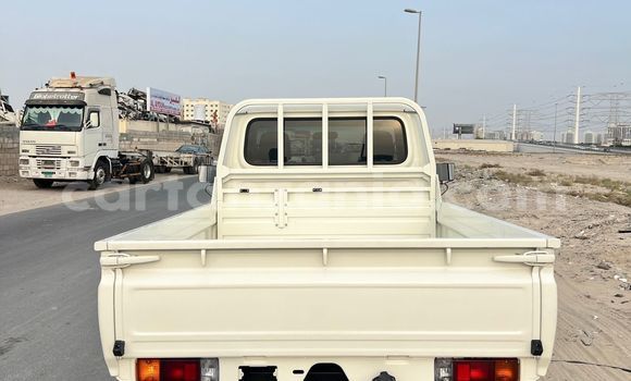 Buy Import Toyota Land Cruiser White Car in Dar es Salaam in Dar es Salaam Buy Import Toyota Land Cruiser White Car in Dar es Salaam in Dar es Salaam