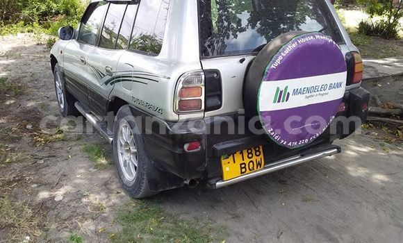 Buy Used Toyota RAV4 Silver Car in Dar es Salaam in Dar es Salaam Buy Used Toyota RAV4 Silver Car in Dar es Salaam in Dar es Salaam