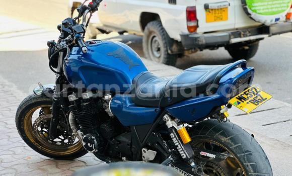Nunua Ilio tumika Yamaha XJ-R Bluu Bike ndani ya Dar es Salaam nchini Dar es Salaam