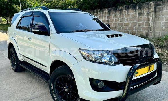 Buy Used Toyota Fortuner White Car in Babati Urban in Manyara Buy Used Toyota Fortuner White Car in Babati Urban in Manyara