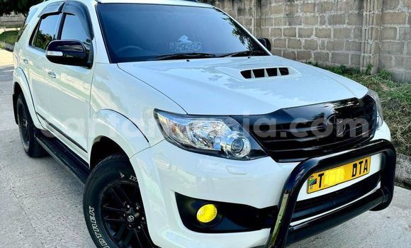Buy Used Toyota Fortuner White Car in Babati Urban in Manyara Buy Used Toyota Fortuner White Car in Babati Urban in Manyara