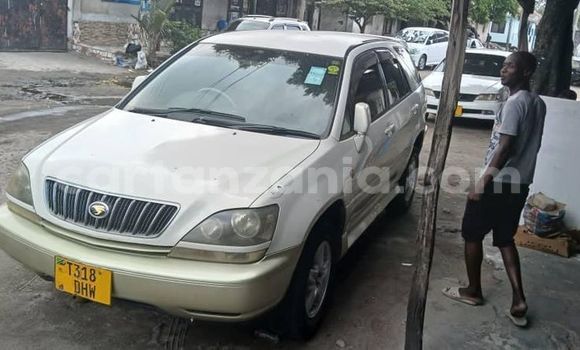 Buy Used Toyota Harrier White Car in Bahi in Dodoma Buy Used Toyota Harrier White Car in Bahi in Dodoma