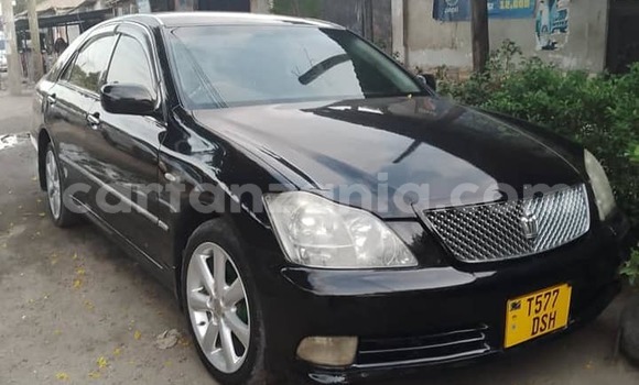 Nunua Ilio tumika Toyota Crown Nyeusi Gari ndani ya Babati Mjini nchini Manyara
