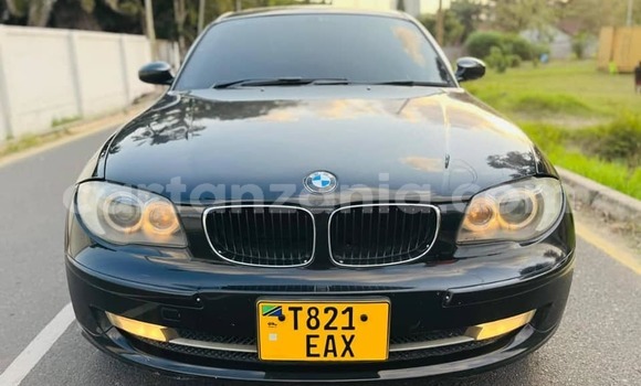 Nunua Ilio tumika BMW 1-Series Nyeusi Gari ndani ya Vijijini vya Babati nchini Manyara