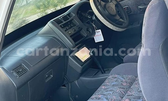 Buy Used Toyota RAV4 White Car in Bagamoyo in Pwani Buy Used Toyota RAV4 White Car in Bagamoyo in Pwani