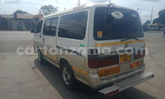 Nunua Ilio tumika Toyota Hiace Nyeupe Gari ndani ya Babati Mjini nchini Manyara Nunua Ilio tumika Toyota Hiace Nyeupe Gari ndani ya Babati Mjini nchini Manyara