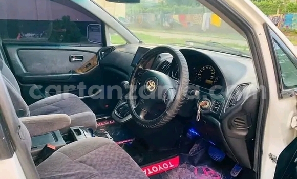 Nunua Ilio tumika Toyota Harrier Nyeupe Gari ndani ya Buhigwe nchini Kigoma Nunua Ilio tumika Toyota Harrier Nyeupe Gari ndani ya Buhigwe nchini Kigoma