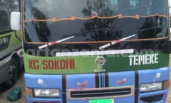 Nunua Ilio tumika Nissan Cima Nyingine Gari ndani ya Dar es Salaam nchini Dar es Salaam