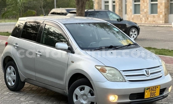 Nunua Ilio tumika Toyota IST Fedha Gari ndani ya Dar es Salaam nchini Dar es Salaam