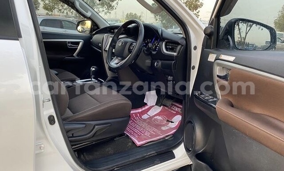 Nunua Ilio tumika Toyota Fortuner Nyeupe Gari ndani ya Dar es Salaam nchini Dar es Salaam Nunua Ilio tumika Toyota Fortuner Nyeupe Gari ndani ya Dar es Salaam nchini Dar es Salaam