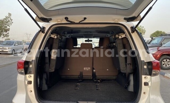 Nunua Ilio tumika Toyota Fortuner Nyeupe Gari ndani ya Dar es Salaam nchini Dar es Salaam Nunua Ilio tumika Toyota Fortuner Nyeupe Gari ndani ya Dar es Salaam nchini Dar es Salaam