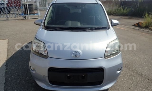 Nunua Imported Toyota Porte Bluu Gari ndani ya Dar es Salaam nchini Dar es Salaam