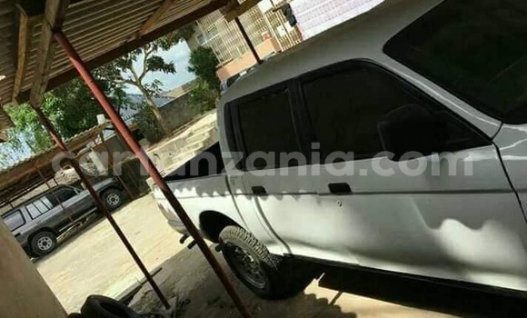 Nunua Ilio tumika Mitsubishi L200 Nyeupe Gari ndani ya Dar es Salaam nchini Dar es Salaam Nunua Ilio tumika Mitsubishi L200 Nyeupe Gari ndani ya Dar es Salaam nchini Dar es Salaam