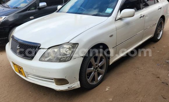 Buy Used Toyota Crown White Car in Dar es Salaam in Dar es Salaam Buy Used Toyota Crown White Car in Dar es Salaam in Dar es Salaam
