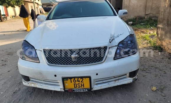 Buy Used Toyota Crown White Car in Dar es Salaam in Dar es Salaam Buy Used Toyota Crown White Car in Dar es Salaam in Dar es Salaam