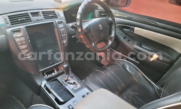 Buy Used Toyota Crown White Car in Dar es Salaam in Dar es Salaam Buy Used Toyota Crown White Car in Dar es Salaam in Dar es Salaam