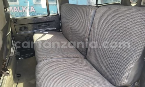 Nunua Ilio tumika Land Rover Defender Nyeupe Gari ndani ya Dar es Salaam nchini Dar es Salaam Nunua Ilio tumika Land Rover Defender Nyeupe Gari ndani ya Dar es Salaam nchini Dar es Salaam