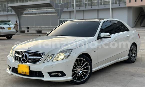 Buy Used Mercedes-Benz E-Classe White Car in Dar es Salaam in Dar es Salaam