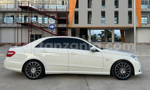 Nunua Ilio tumika Mercedes-Benz E-Classe Nyeupe Gari ndani ya Dar es Salaam nchini Dar es Salaam Nunua Ilio tumika Mercedes-Benz E-Classe Nyeupe Gari ndani ya Dar es Salaam nchini Dar es Salaam