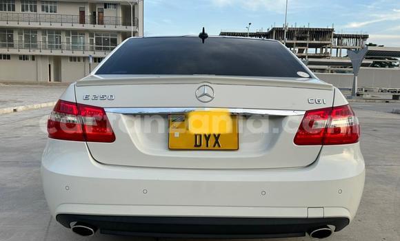 Nunua Ilio tumika Mercedes-Benz E-Classe Nyeupe Gari ndani ya Dar es Salaam nchini Dar es Salaam Nunua Ilio tumika Mercedes-Benz E-Classe Nyeupe Gari ndani ya Dar es Salaam nchini Dar es Salaam