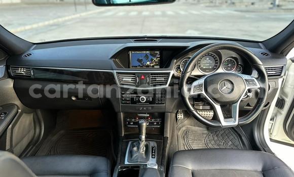 Nunua Ilio tumika Mercedes-Benz E-Classe Nyeupe Gari ndani ya Dar es Salaam nchini Dar es Salaam Nunua Ilio tumika Mercedes-Benz E-Classe Nyeupe Gari ndani ya Dar es Salaam nchini Dar es Salaam