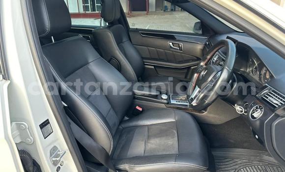 Nunua Ilio tumika Mercedes-Benz E-Classe Nyeupe Gari ndani ya Dar es Salaam nchini Dar es Salaam Nunua Ilio tumika Mercedes-Benz E-Classe Nyeupe Gari ndani ya Dar es Salaam nchini Dar es Salaam
